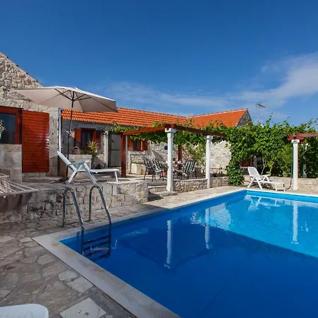 Countryside Family With Private Pool