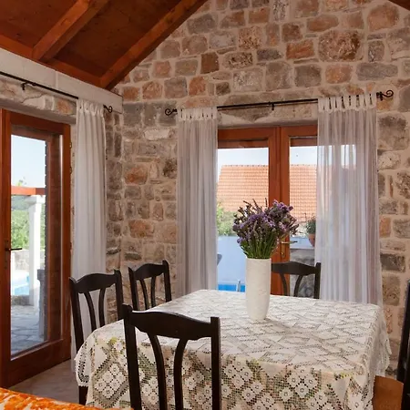 Countryside Family With Private Pool بيت للعطل *