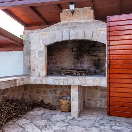 Countryside Family With Private Pool