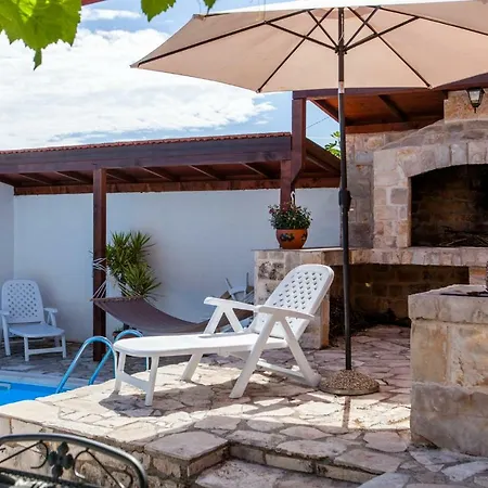 Countryside Family With Private Pool 度假居 *