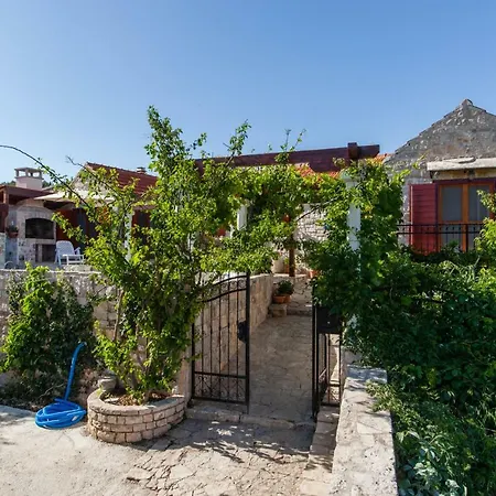 Countryside Family With Private Pool בית נופש