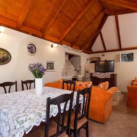 Countryside Family With Private Pool بيت للعطل *