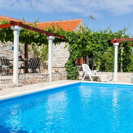 Countryside Family With Private Pool